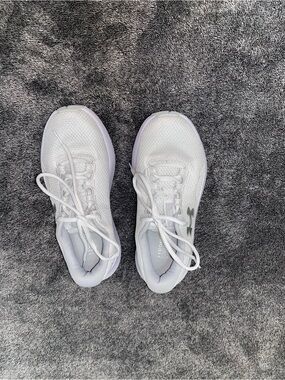Under Armour Charged Women’s Tennis Shoes Size 5.5 White Like New